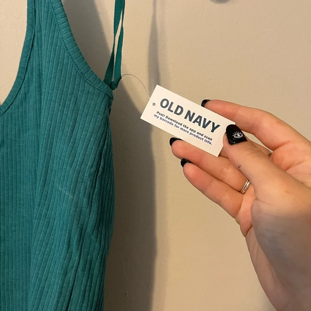 Halter Top *NEW* - Picture 5 of 5